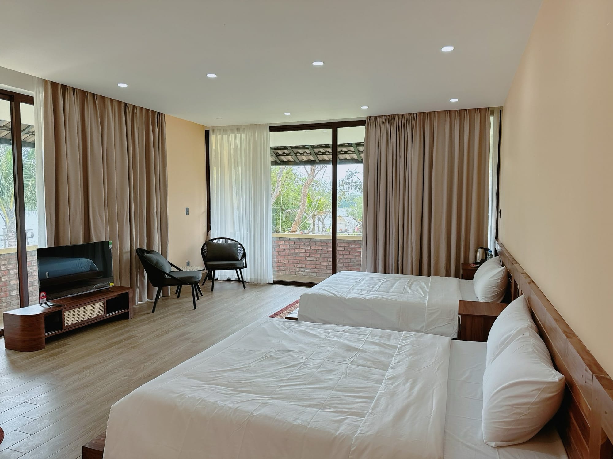 Nội thất Villa — View vườn & sông